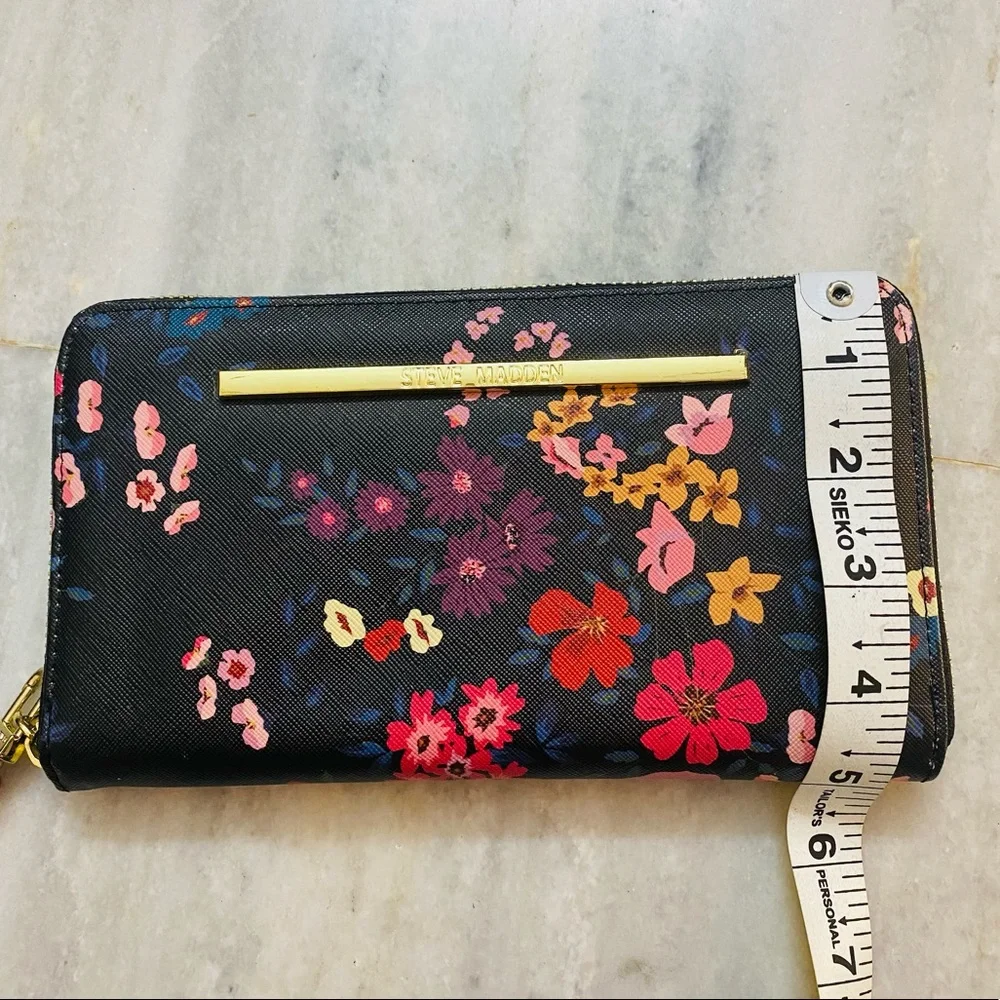 Brand new never used, steve madden bigger
size wrist wallet - Picture 10 of 13